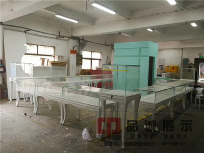 木制烤漆珠寶展柜保養(yǎng)指南 品誠(chéng)展示為您提供專業(yè)咨詢服務(wù)
